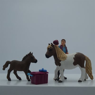 Animal Stablehan With Shetland Ponies Schleich