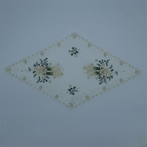 CENTRE DE TABLE LOSANGE 14X24" BLANC / CHANDELLES VERTES